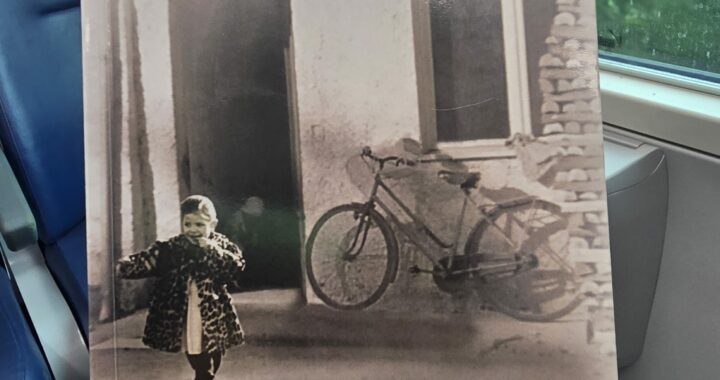 La bambina che beveva la cioccolata